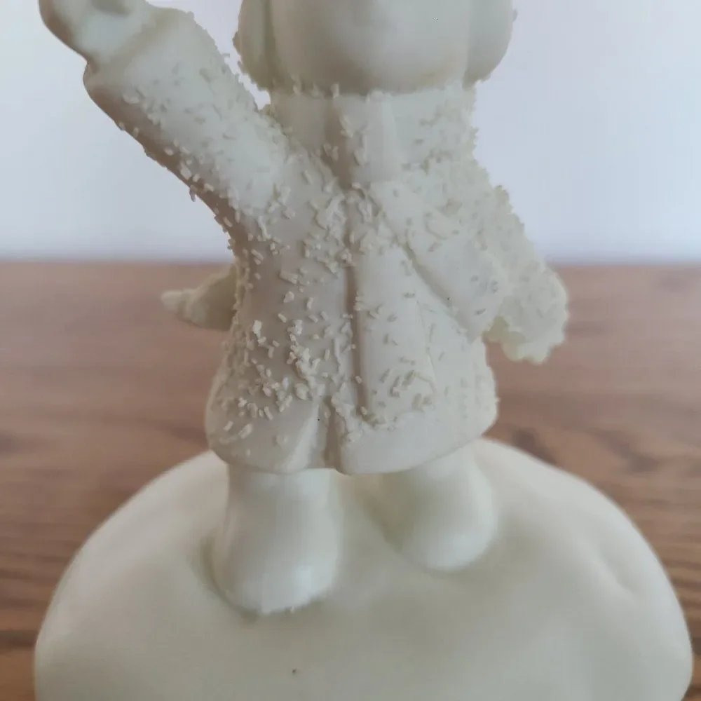 Porcelain Bisque Holiday Christmas Music Box Young Girl & Star 